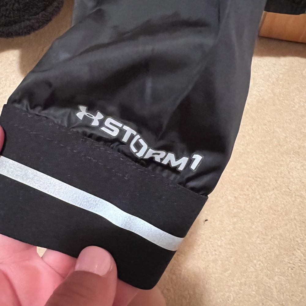 Under armour windbreaker - black - Picture 2 of 4